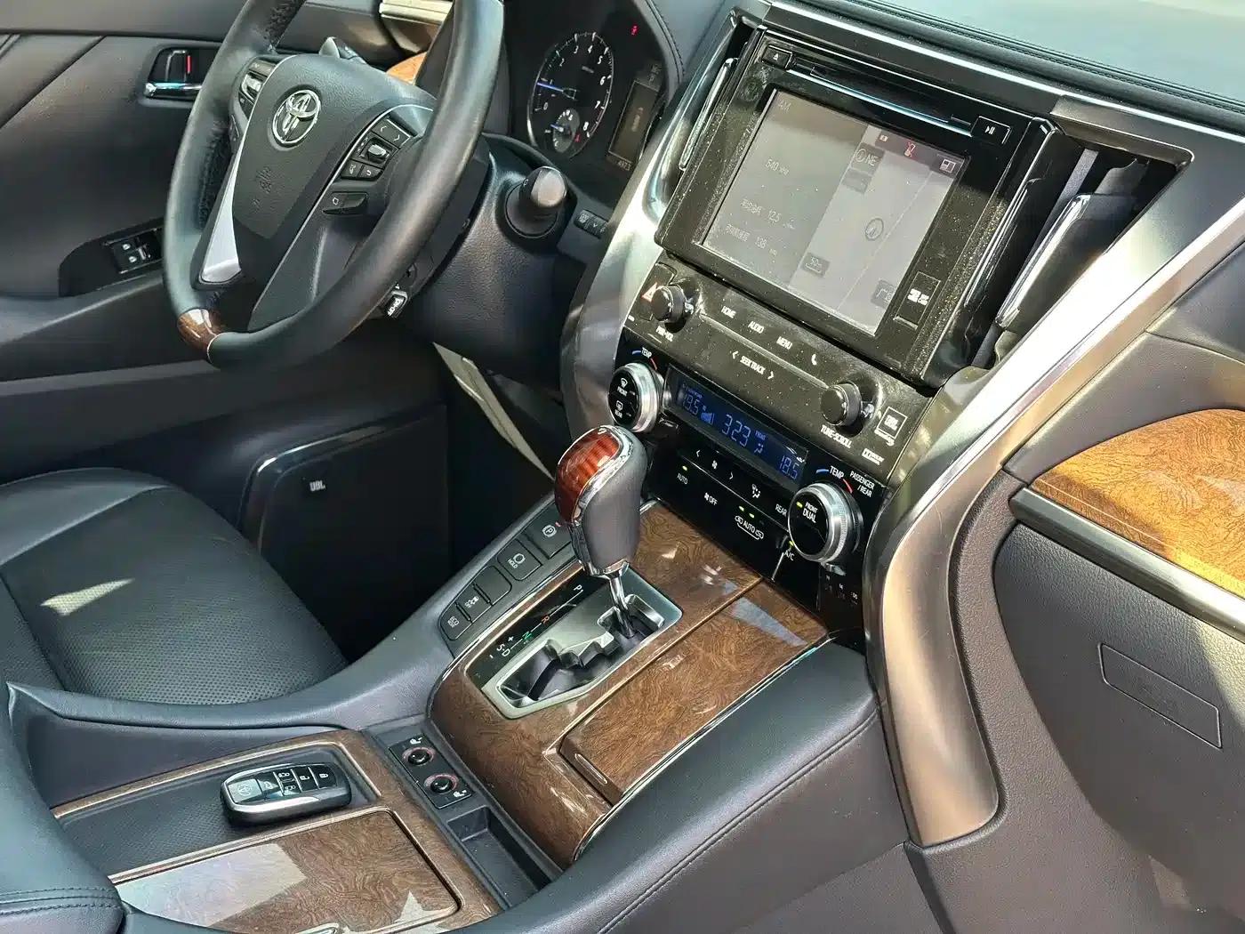 2015 Alphard 3.5L Premium Edition — миниатюра 19