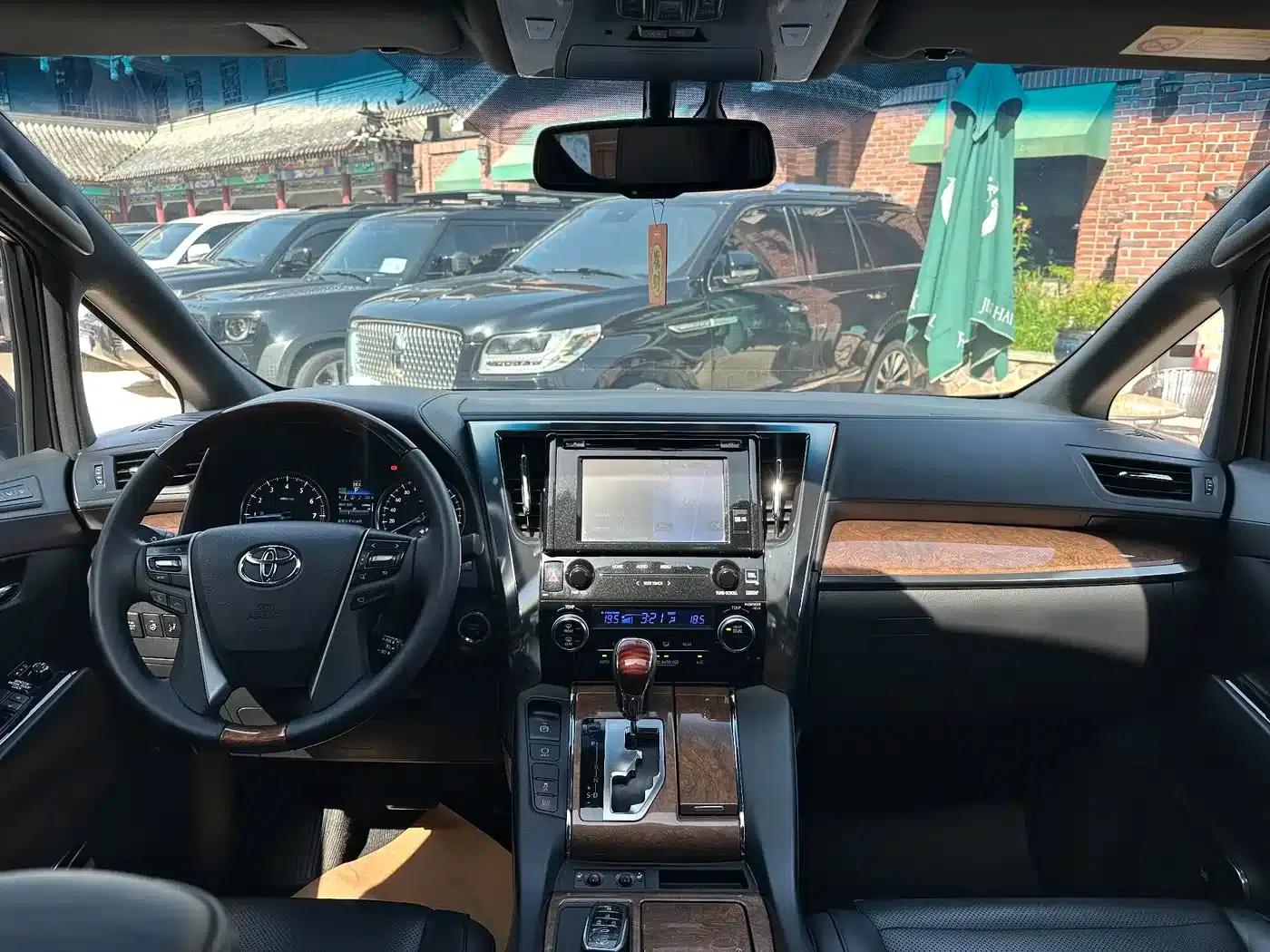 2015 Alphard 3.5L Premium Edition — миниатюра 21