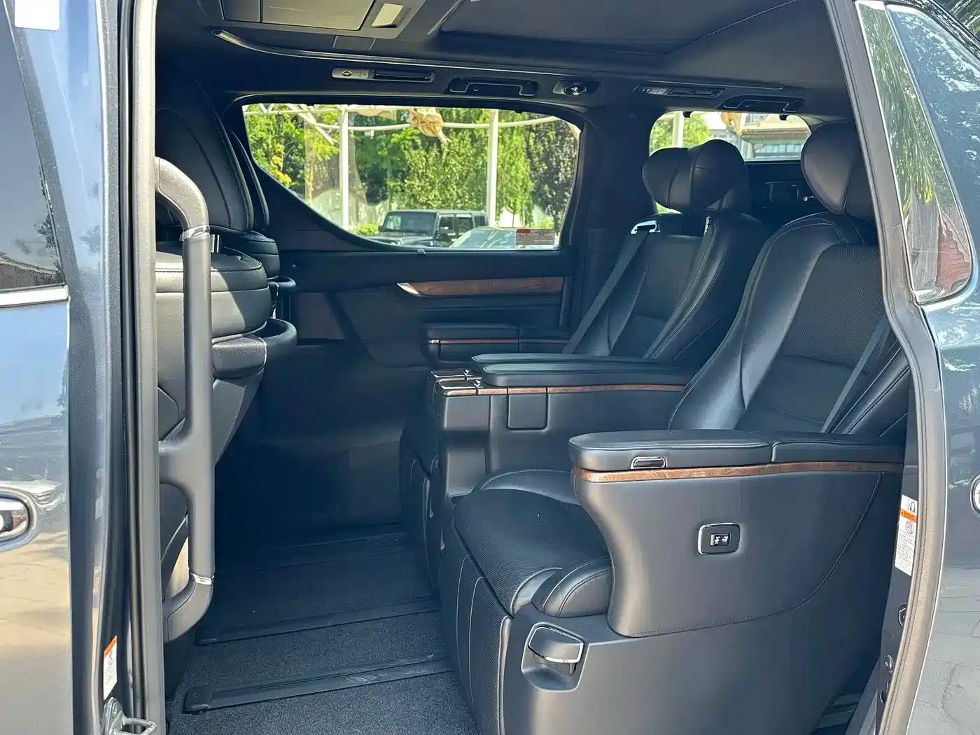 2015 Alphard 3.5L Premium Edition — миниатюра 29