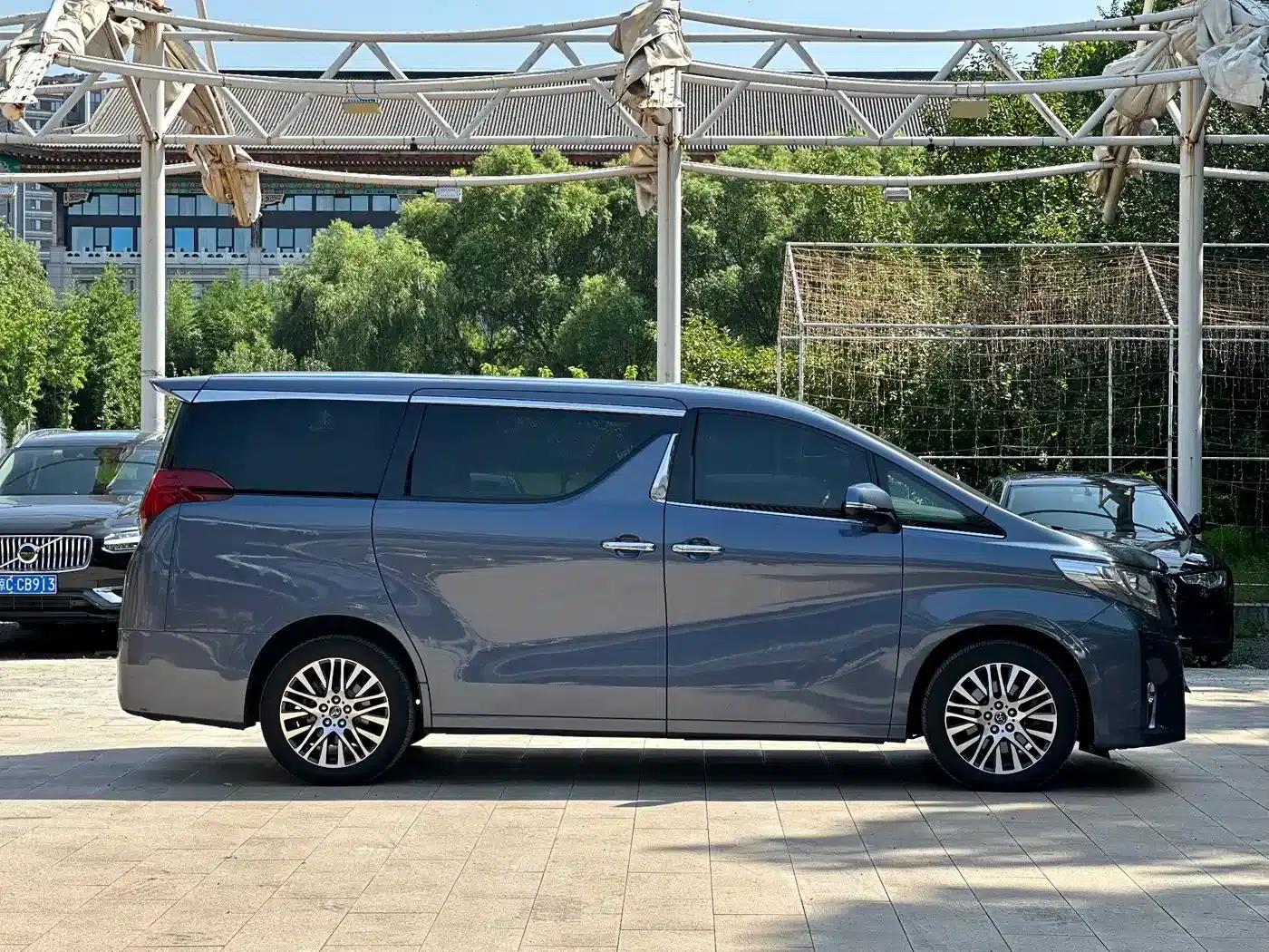 2015 Alphard 3.5L Premium Edition — миниатюра 30