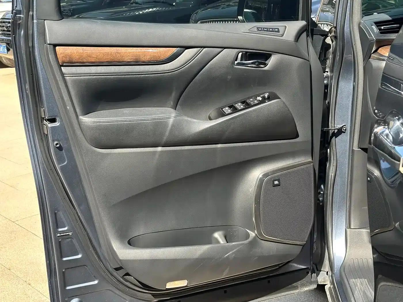 2015 Alphard 3.5L Premium Edition — миниатюра 8