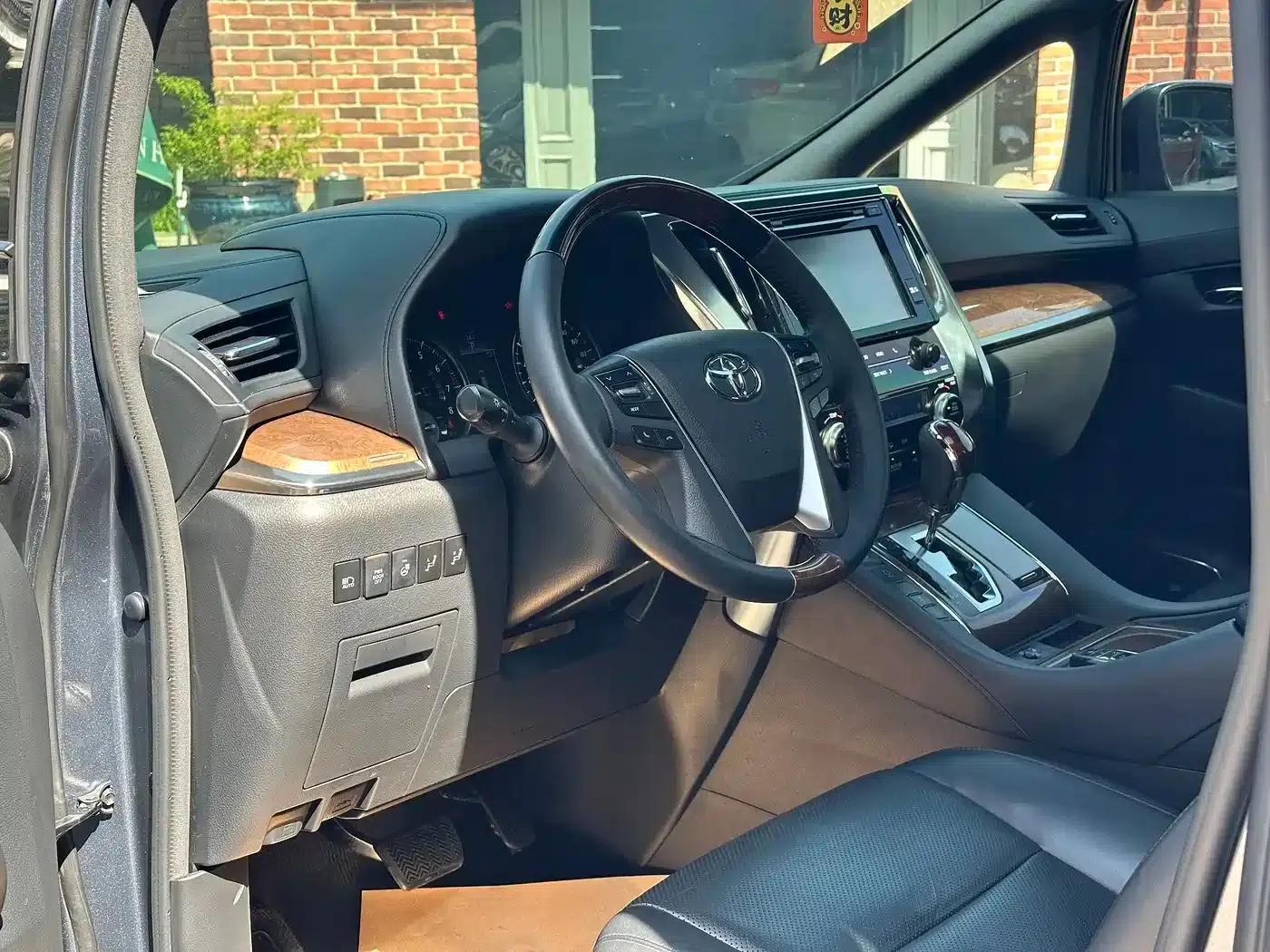 2015 Alphard 3.5L Premium Edition — миниатюра 10