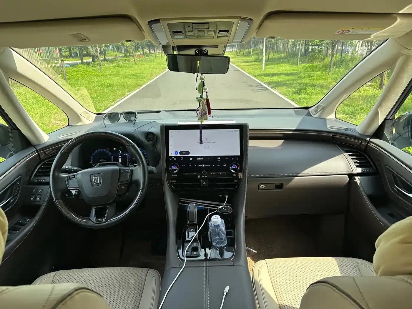 2023 Alphard Hybrid 2.5L Premium Gold Edition — миниатюра 9