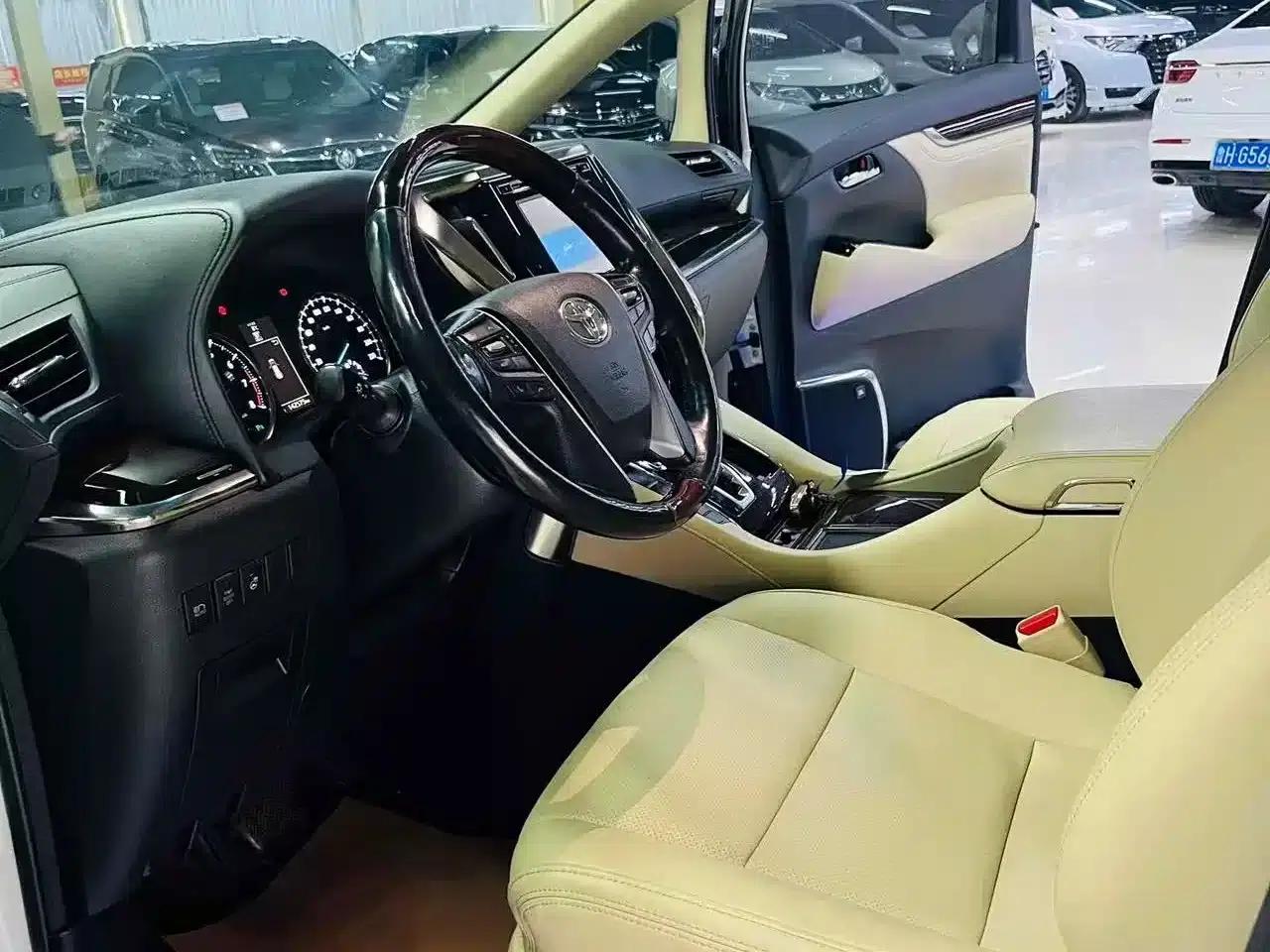 2015 Alphard 3.5L Luxury Edition — миниатюра 11