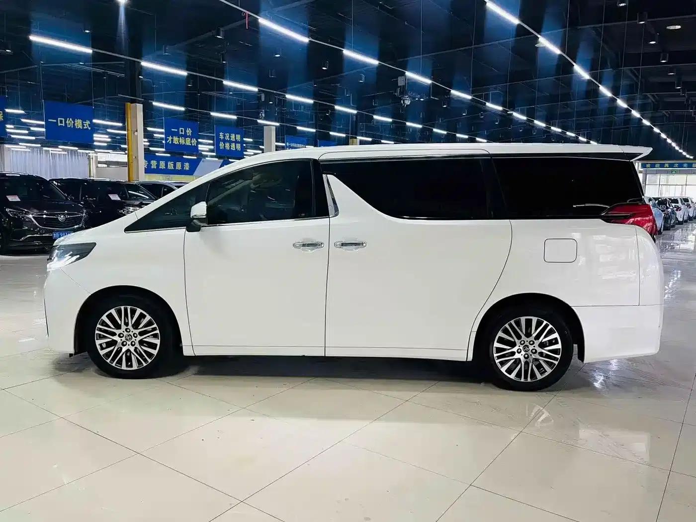 2015 Alphard 3.5L Luxury Edition — миниатюра 14