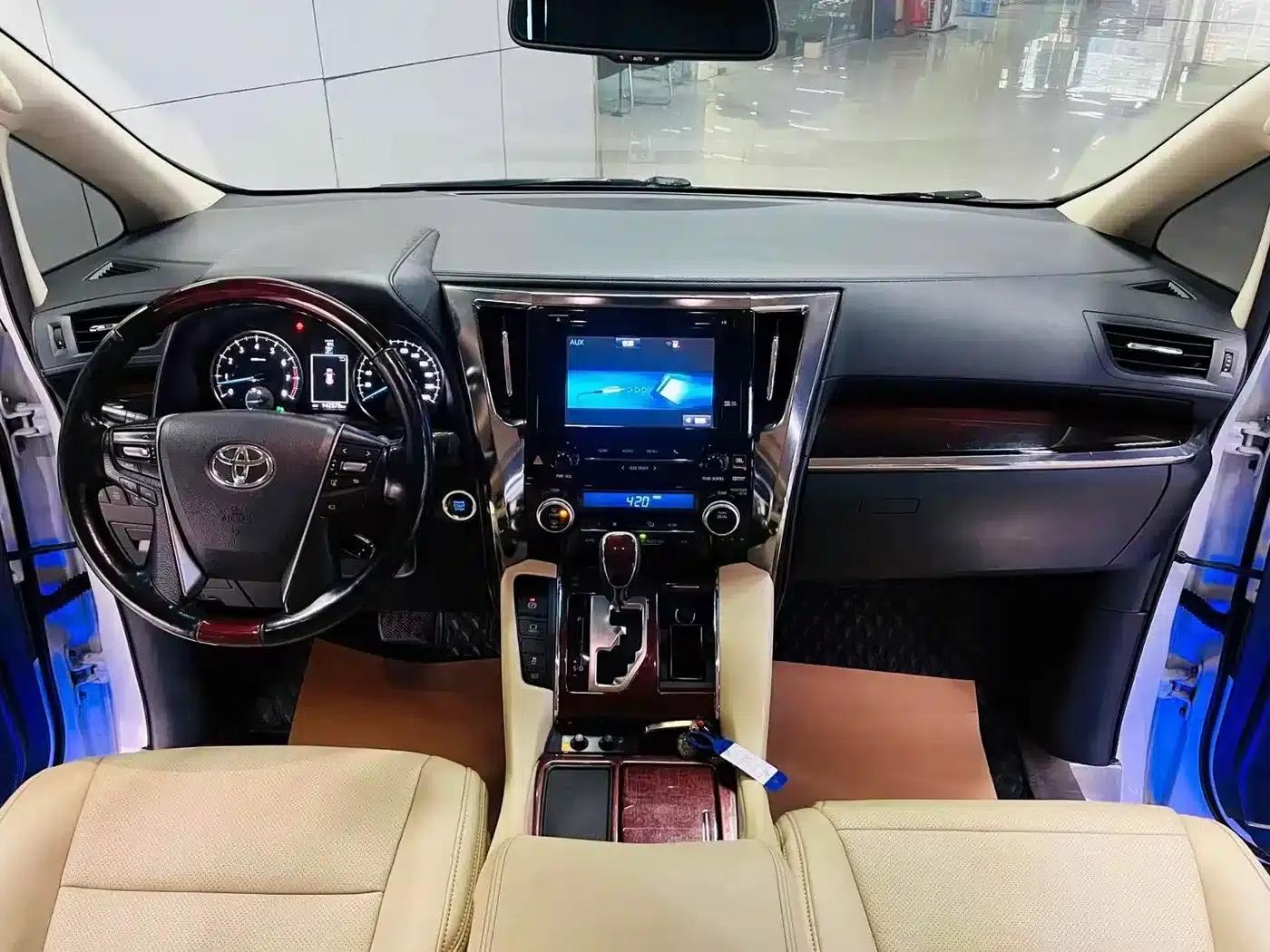 2015 Alphard 3.5L Luxury Edition — миниатюра 10