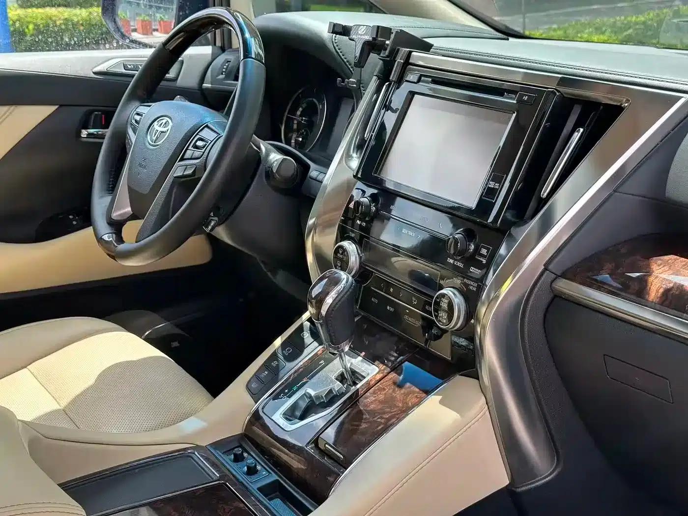 2019 Alphard Hybrid 2.5L Luxury Edition — миниатюра 12