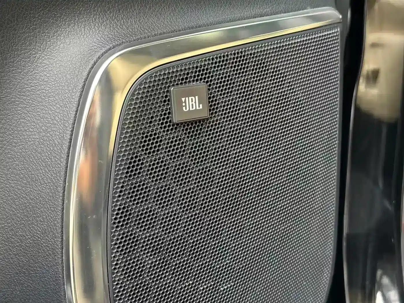2019 Alphard Hybrid 2.5L Luxury Edition — миниатюра 21