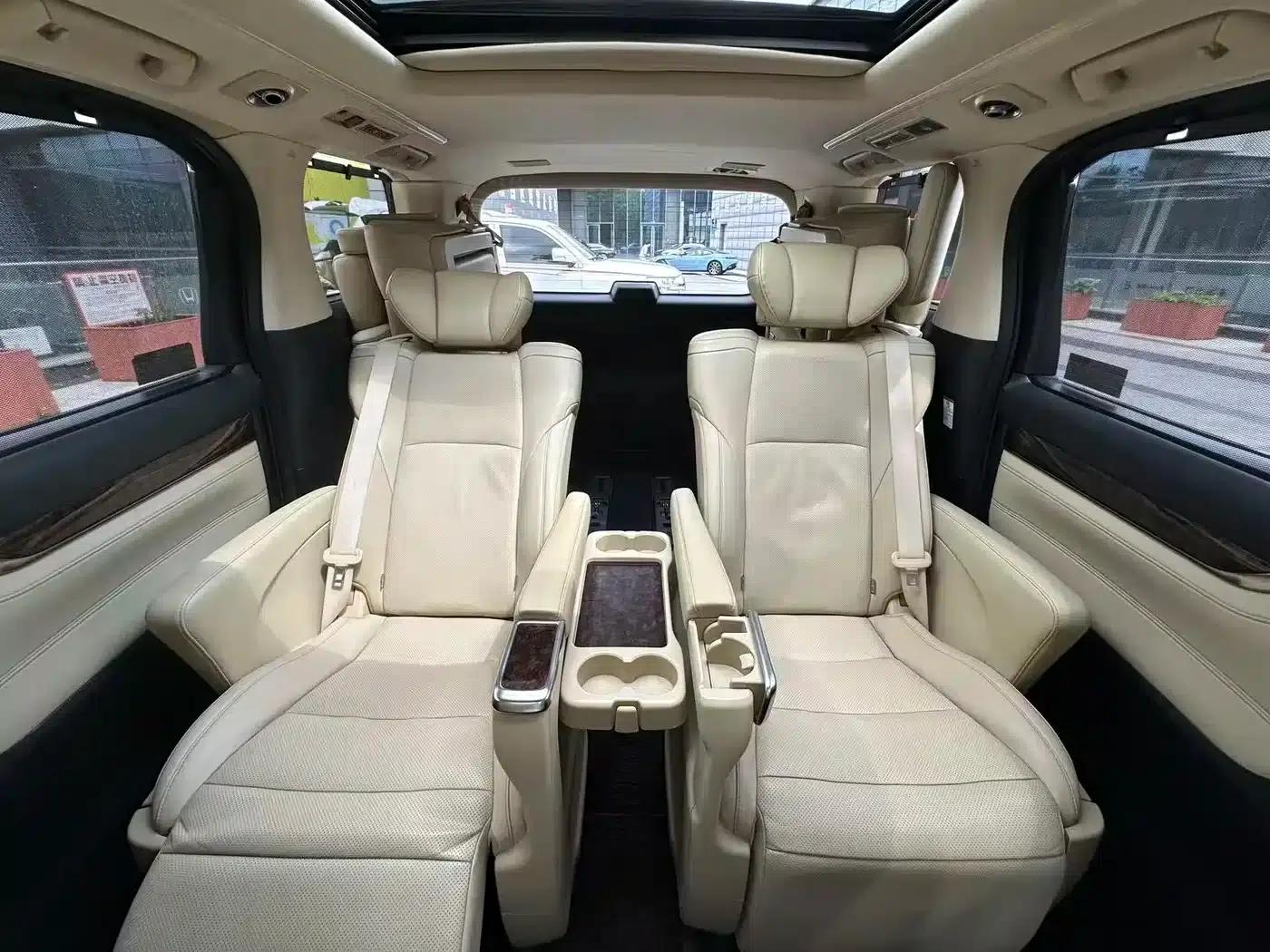 2019 Alphard Hybrid 2.5L Luxury Edition — миниатюра 22
