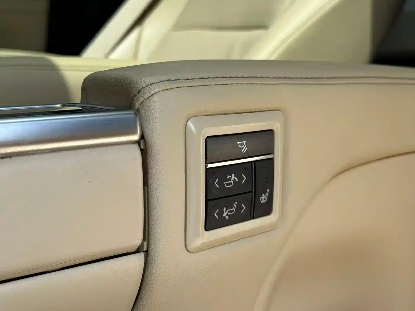 2019 Alphard Hybrid 2.5L Luxury Edition — миниатюра 23