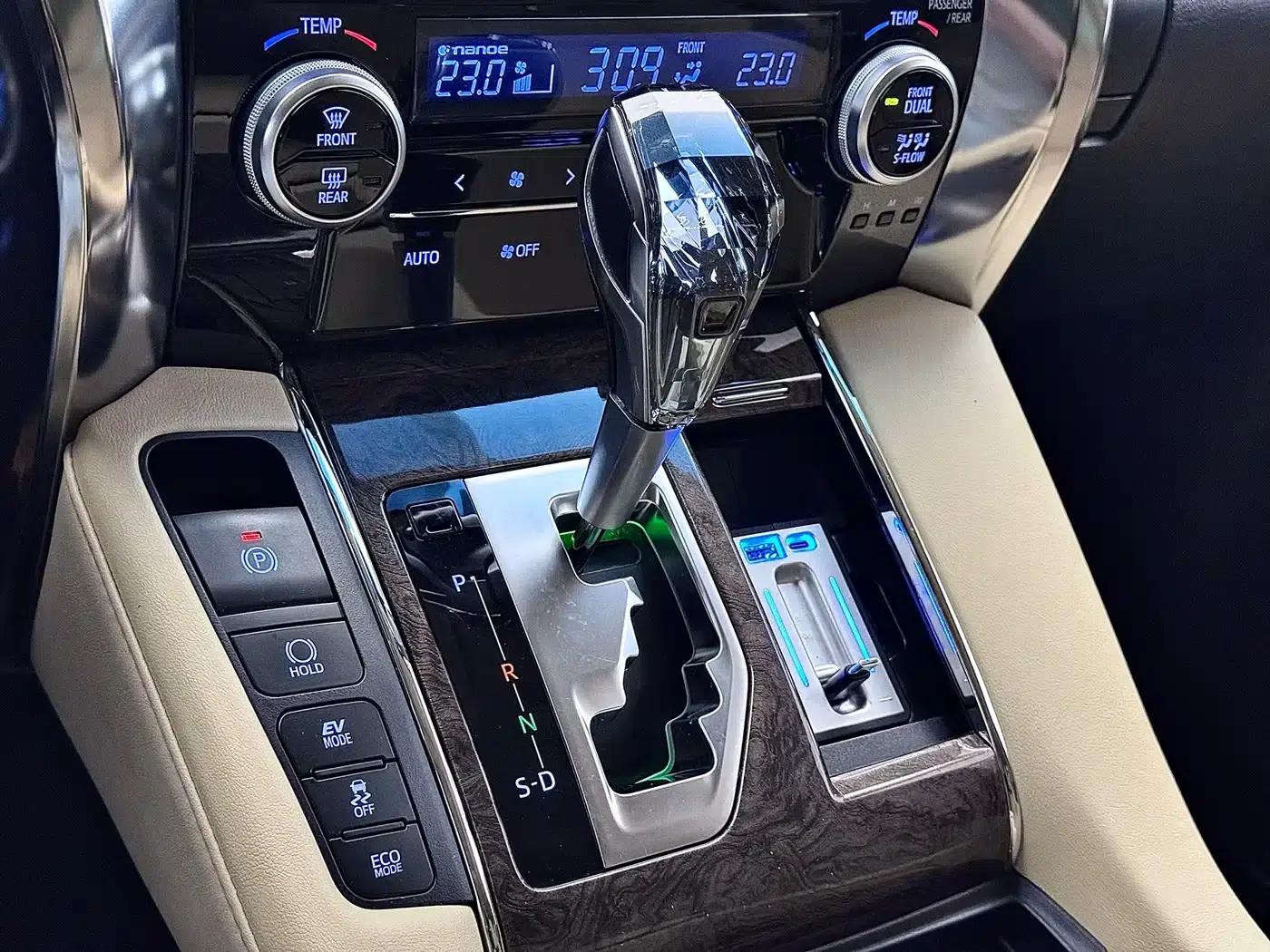 2021 Alphard Hybrid 2.5L Premium Edition — миниатюра 15