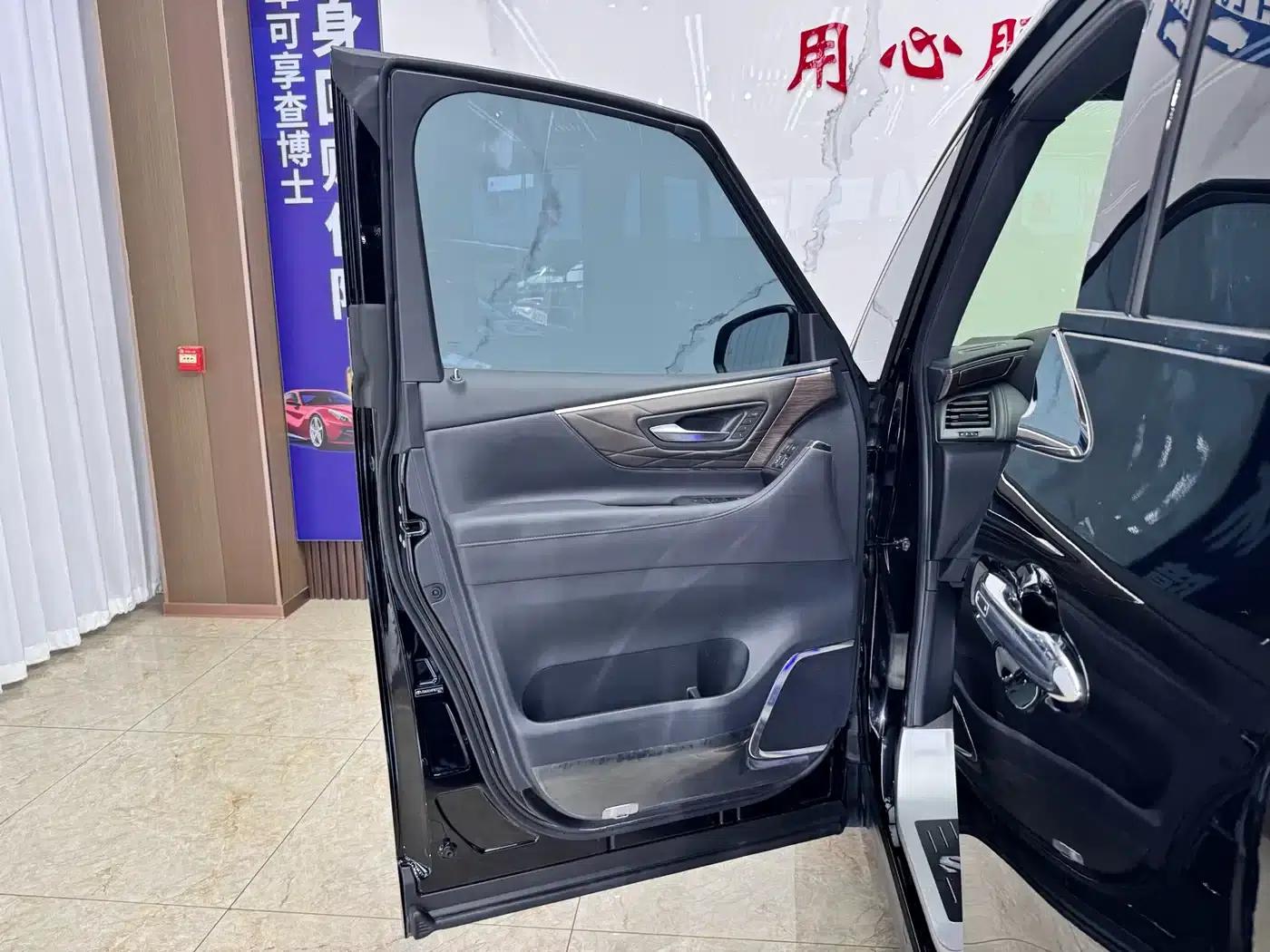 2024 Alphard Hybrid 2.5L Premium Edition — миниатюра 14