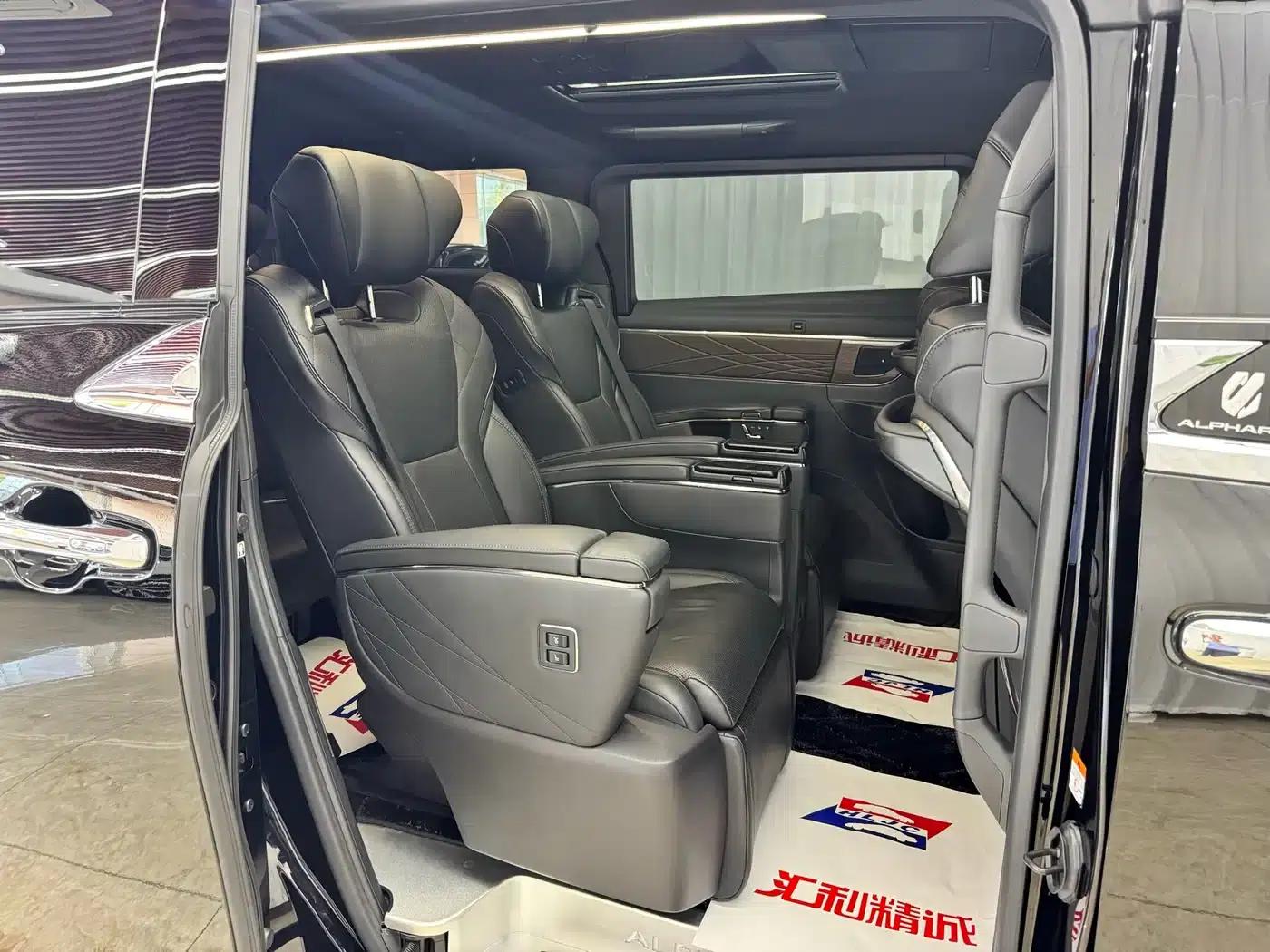 2024 Alphard Hybrid 2.5L Premium Edition — миниатюра 16