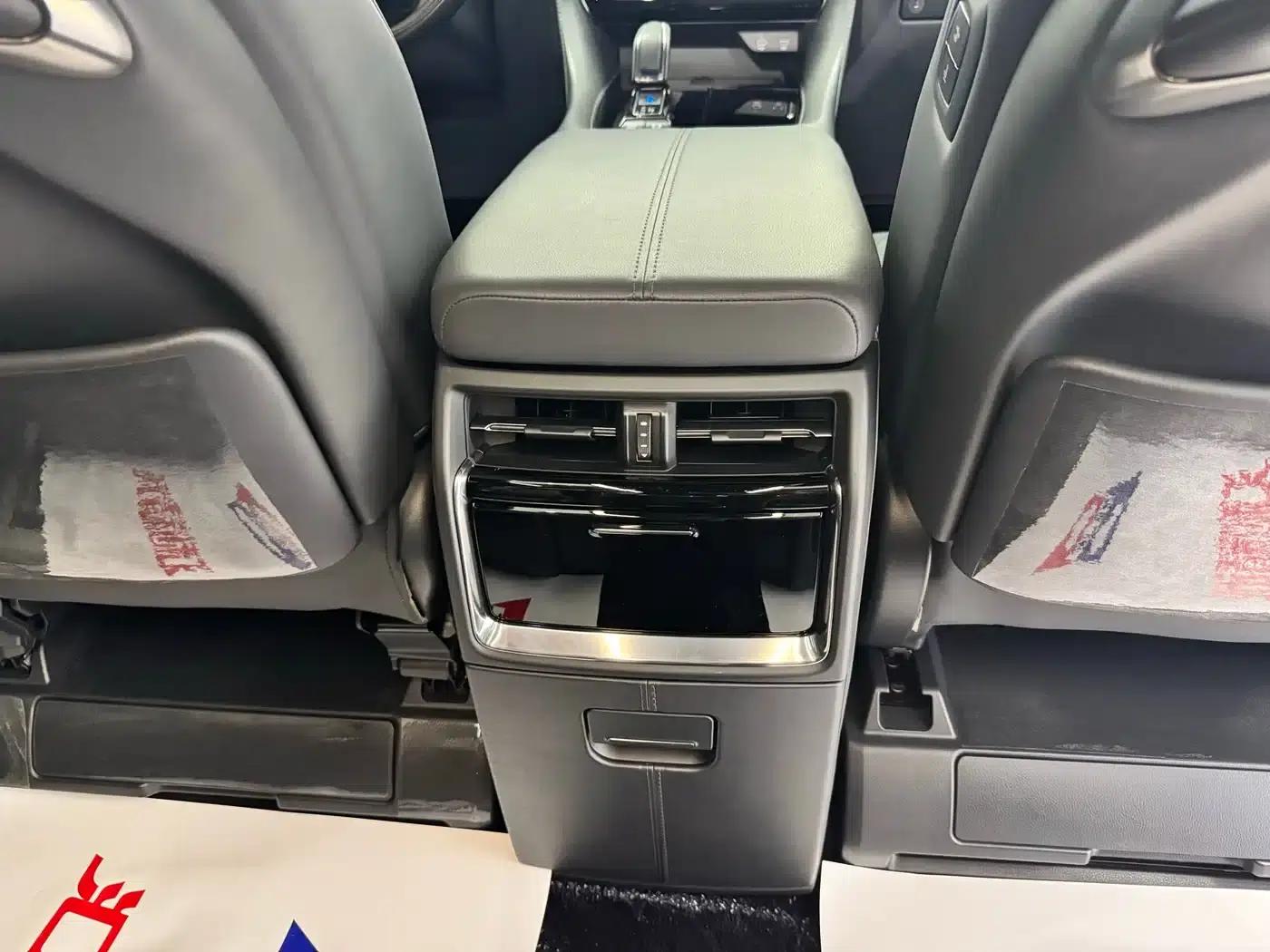 2024 Alphard Hybrid 2.5L Premium Edition — миниатюра 18