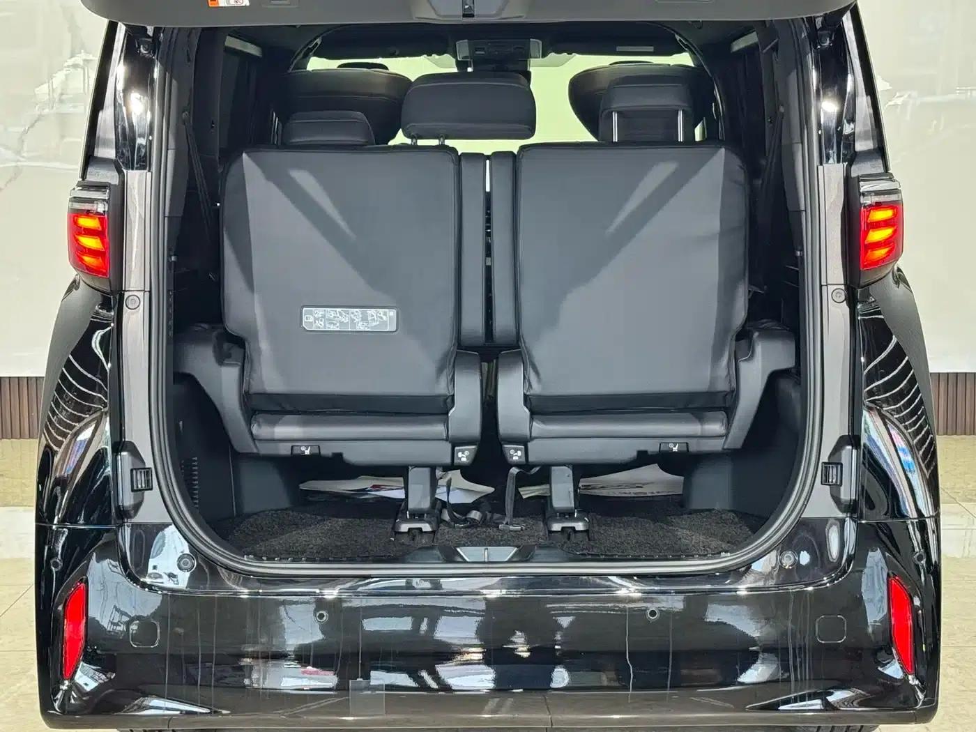 2024 Alphard Hybrid 2.5L Premium Edition — миниатюра 21