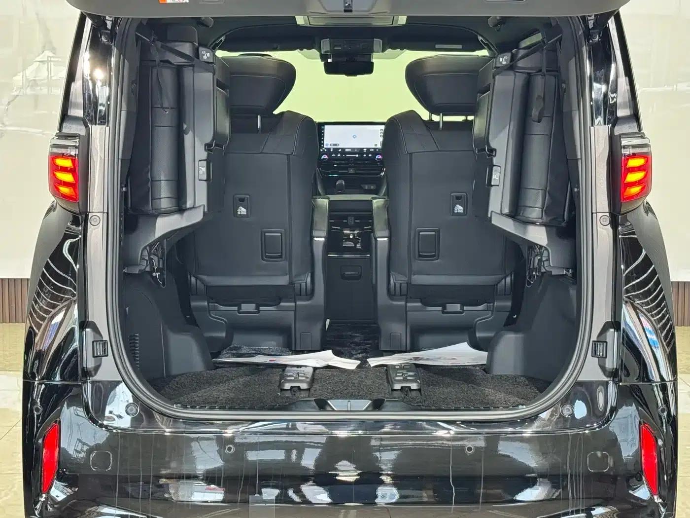 2024 Alphard Hybrid 2.5L Premium Edition — миниатюра 22