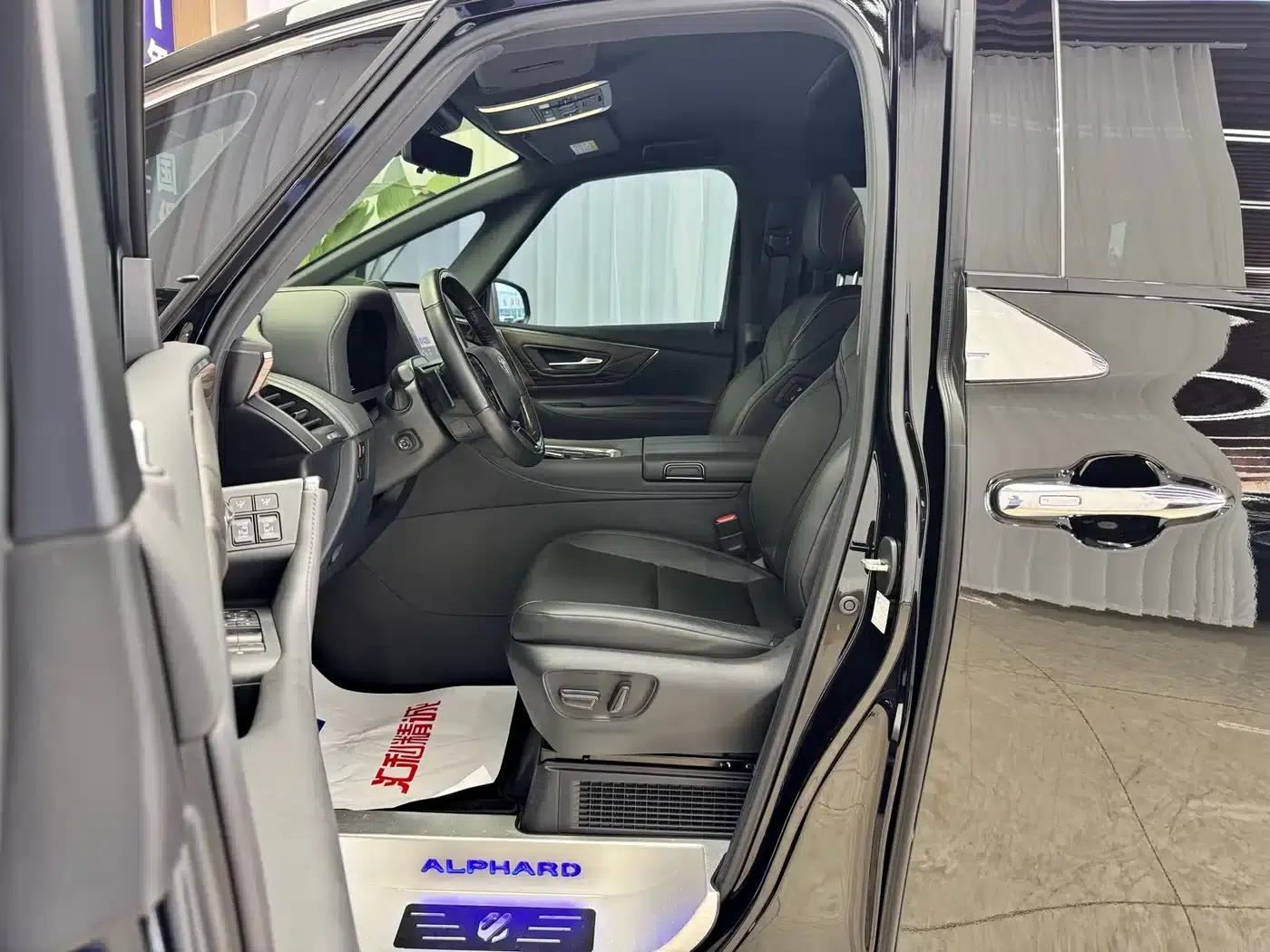 2024 Alphard Hybrid 2.5L Premium Edition — миниатюра 5
