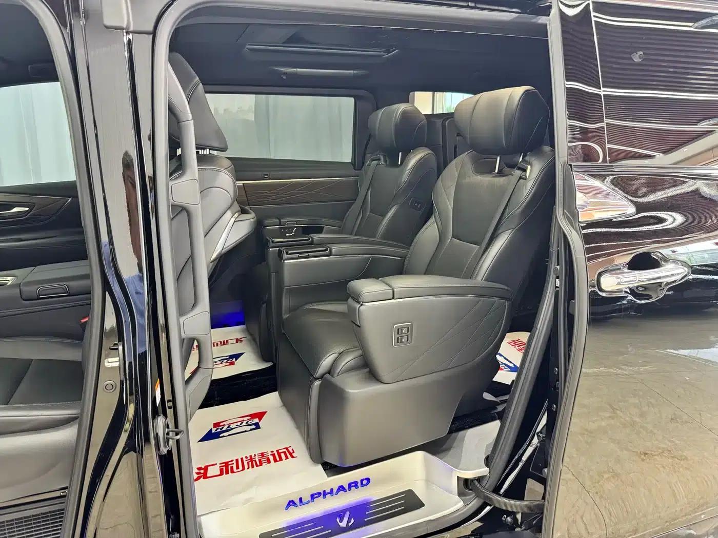 2024 Alphard Hybrid 2.5L Premium Edition — миниатюра 6
