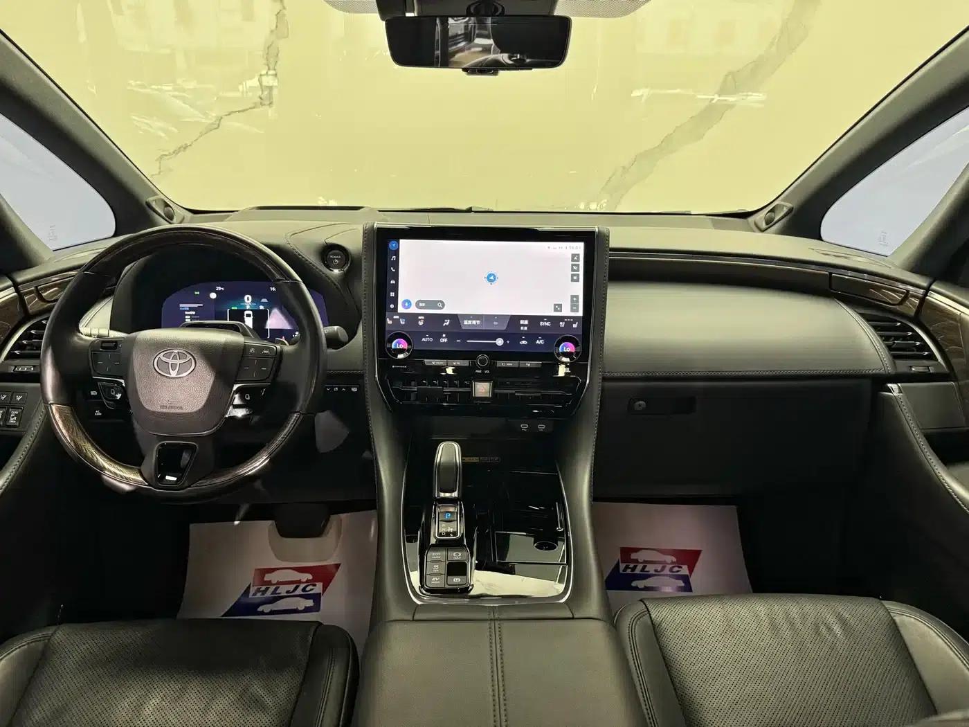 2024 Alphard Hybrid 2.5L Premium Edition — миниатюра 7