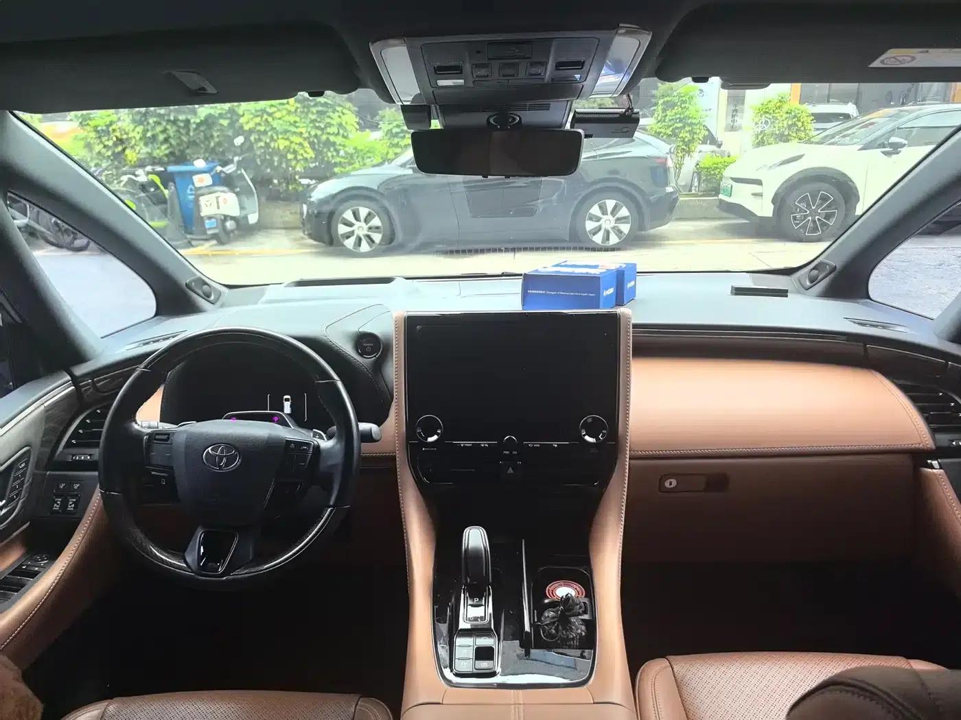 2024 Alphard Hybrid 2.5L Premium Edition — миниатюра 2