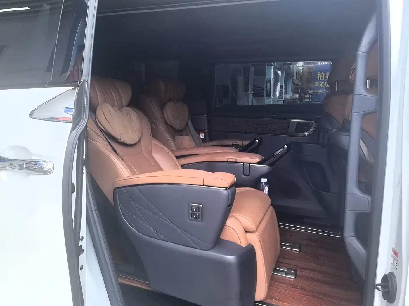 2024 Alphard Hybrid 2.5L Premium Edition — миниатюра 3