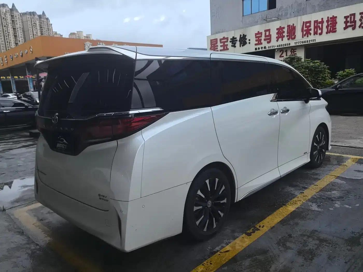 2024 Alphard Hybrid 2.5L Premium Edition — миниатюра 4