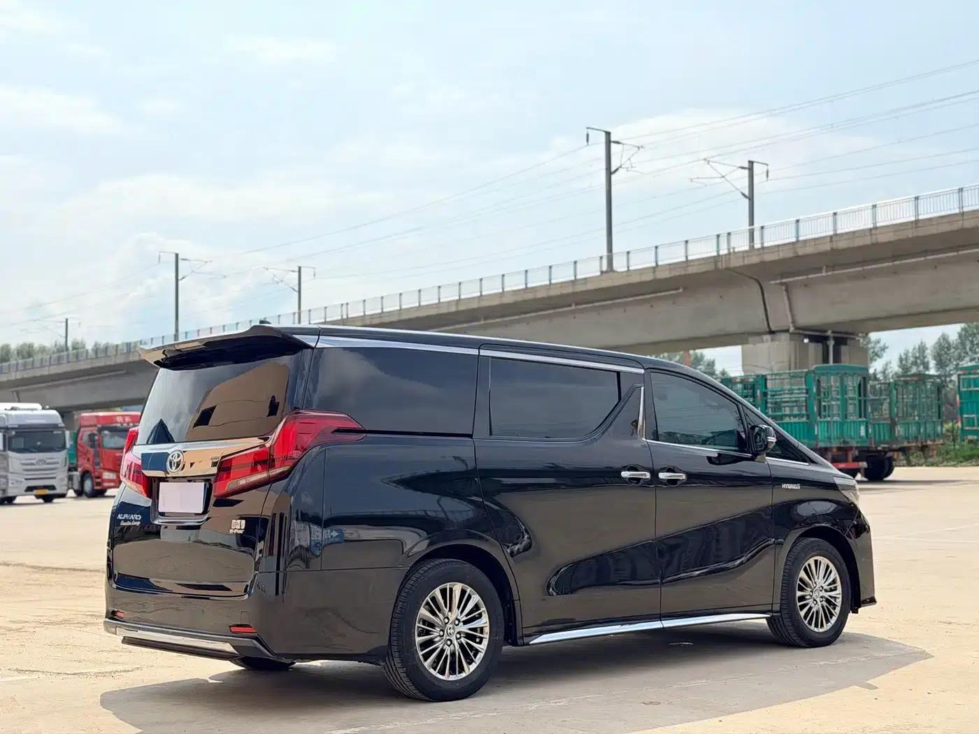 2023 Alphard Hybrid 2.5L Premium Gold Edition — миниатюра 11