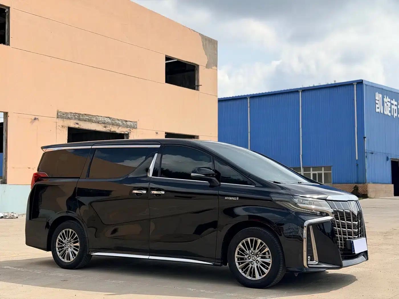 2023 Alphard Hybrid 2.5L Premium Gold Edition — миниатюра 3