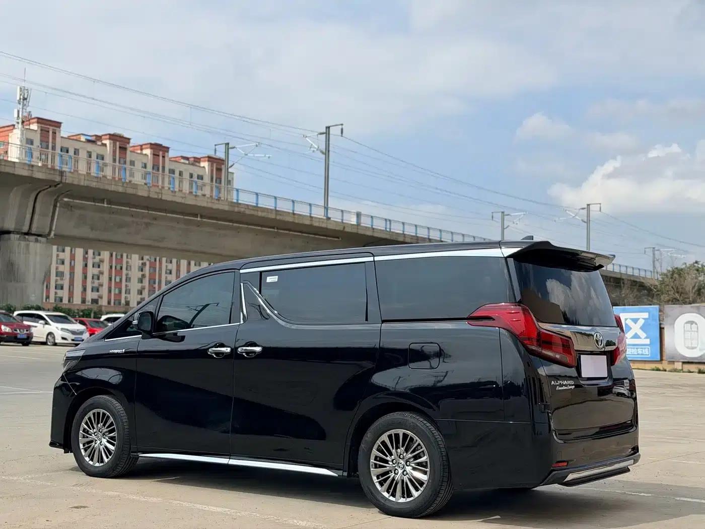 2023 Alphard Hybrid 2.5L Premium Gold Edition — миниатюра 21