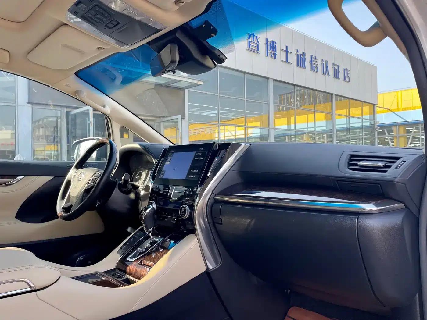 2020 Alphard Hybrid 2.5L Luxury Edition — миниатюра 3