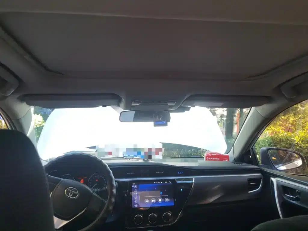 2017 Corolla 1.2T CVT GL-i — миниатюра 14