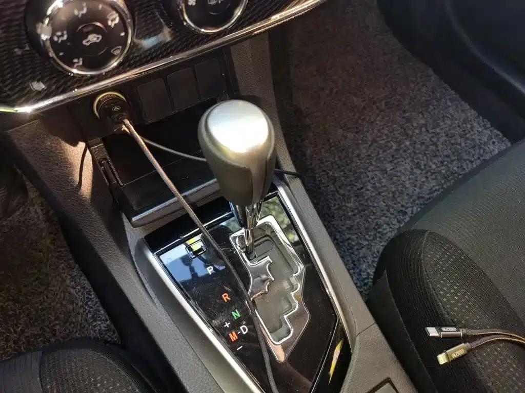2017 Corolla 1.2T CVT GL-i — миниатюра 10