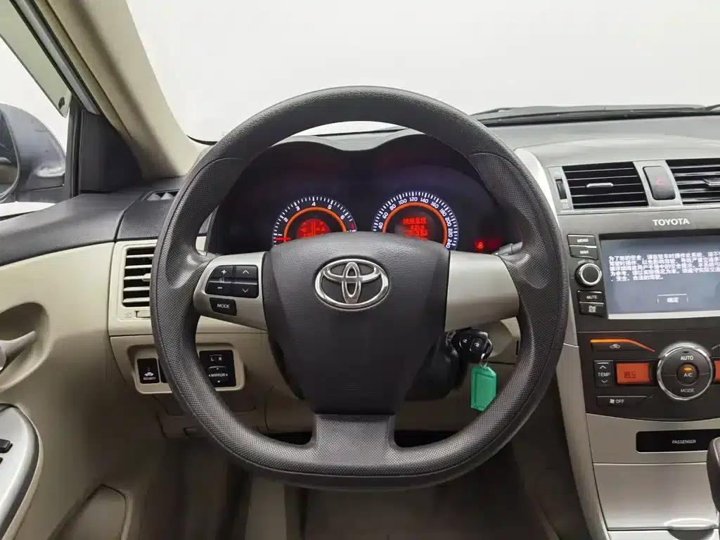 2013 Toyota Corolla Special Edition 1.8L CVT GL-i — миниатюра 11
