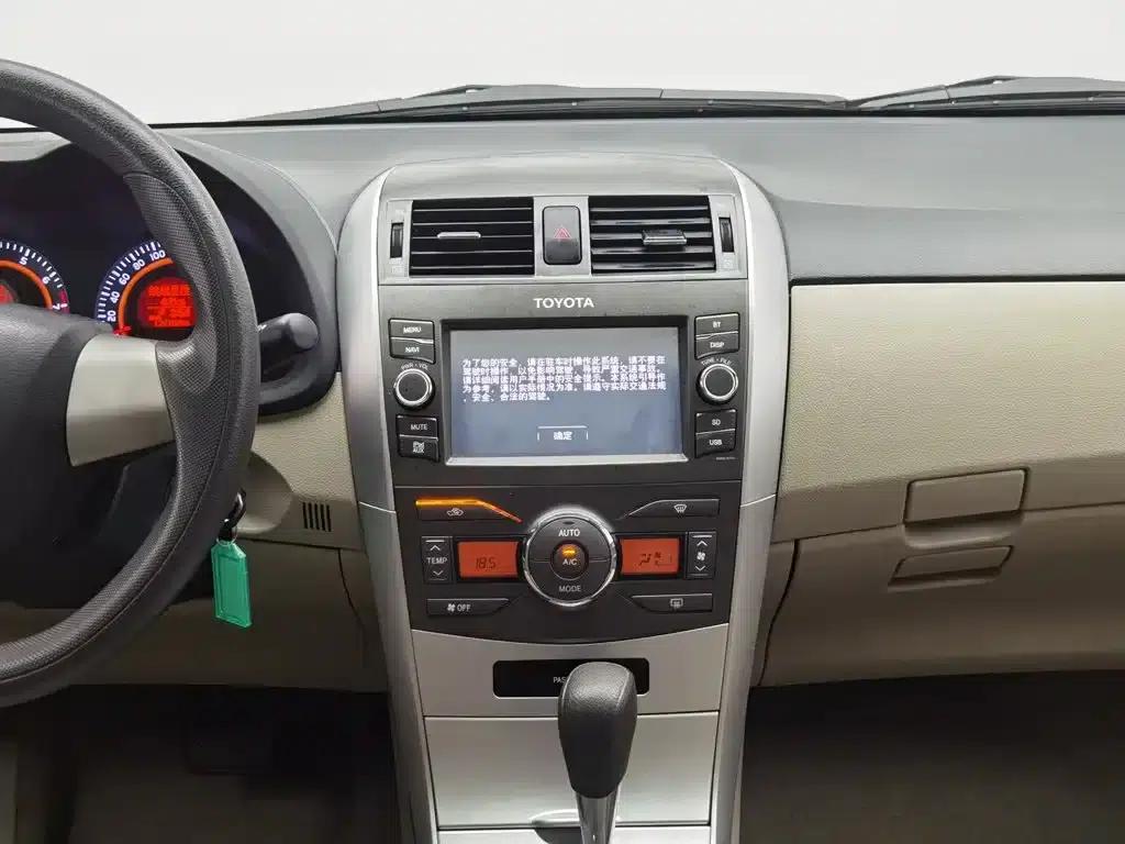 2013 Toyota Corolla Special Edition 1.8L CVT GL-i — миниатюра 12