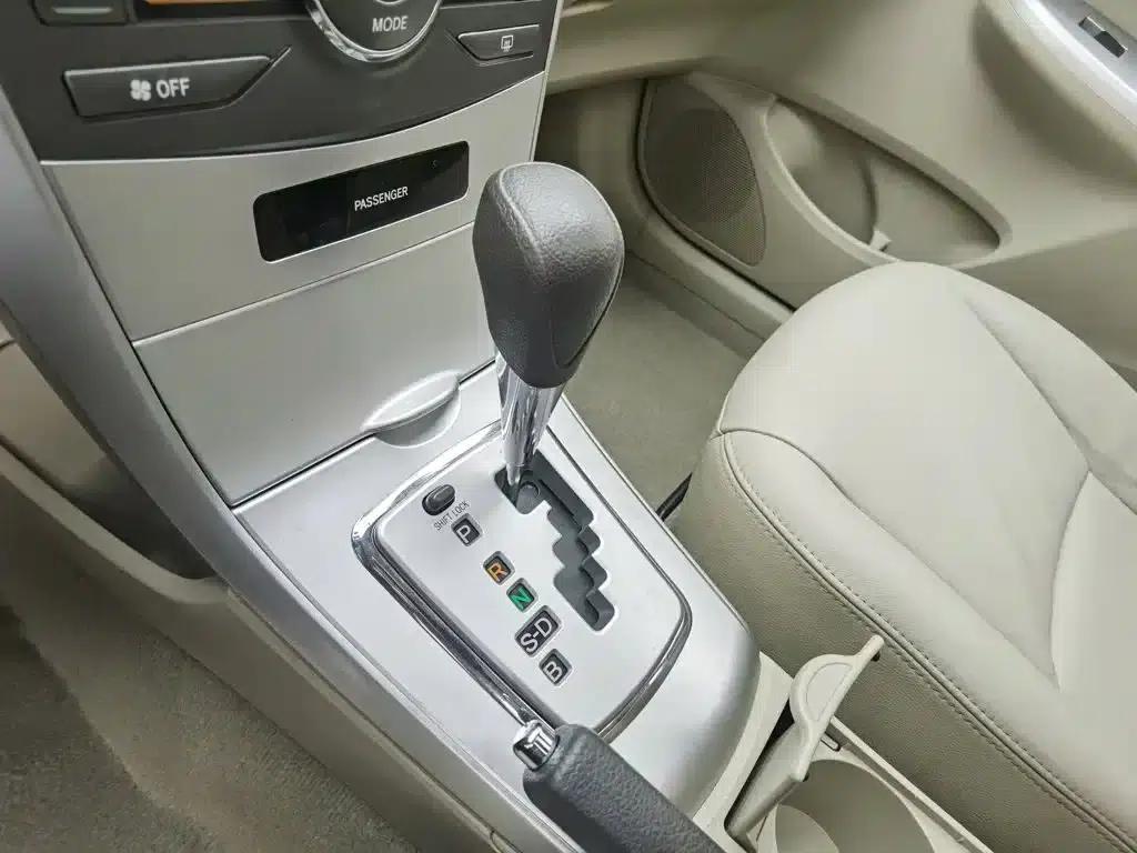 2013 Toyota Corolla Special Edition 1.8L CVT GL-i — миниатюра 13