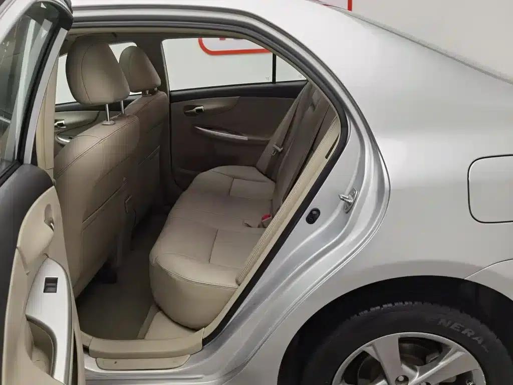 2013 Toyota Corolla Special Edition 1.8L CVT GL-i — миниатюра 15