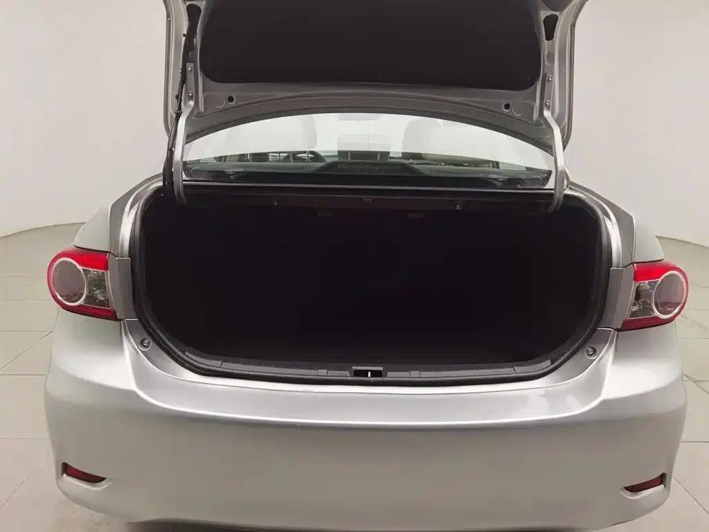 2013 Toyota Corolla Special Edition 1.8L CVT GL-i — миниатюра 16