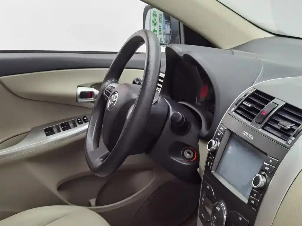 2013 Toyota Corolla Special Edition 1.8L CVT GL-i — миниатюра 22