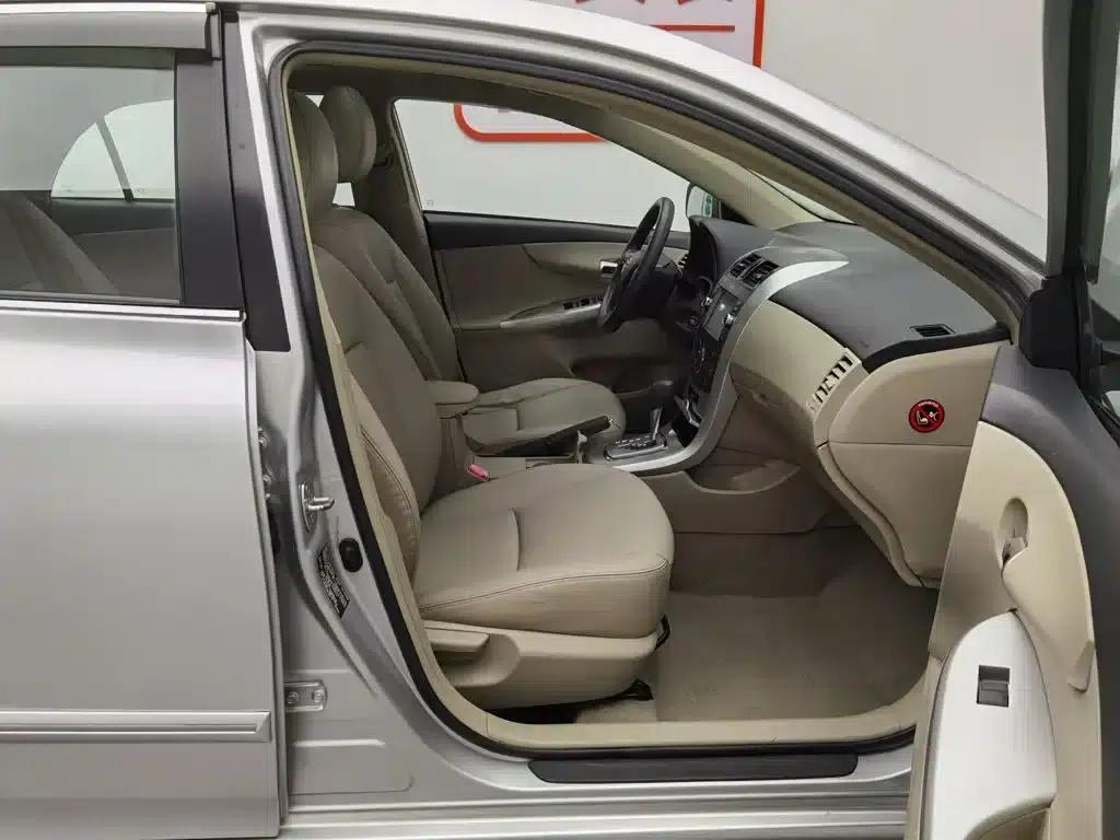 2013 Toyota Corolla Special Edition 1.8L CVT GL-i — миниатюра 23