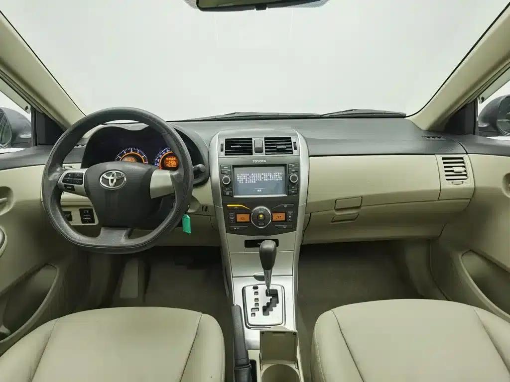 2013 Toyota Corolla Special Edition 1.8L CVT GL-i — миниатюра 5