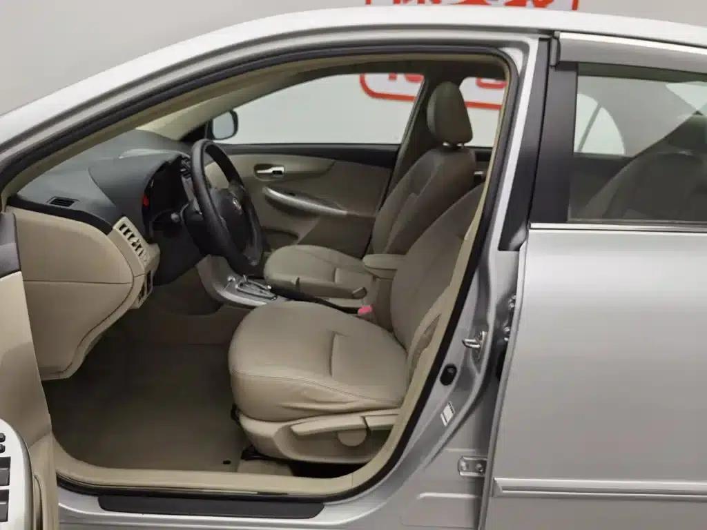 2013 Toyota Corolla Special Edition 1.8L CVT GL-i — миниатюра 10