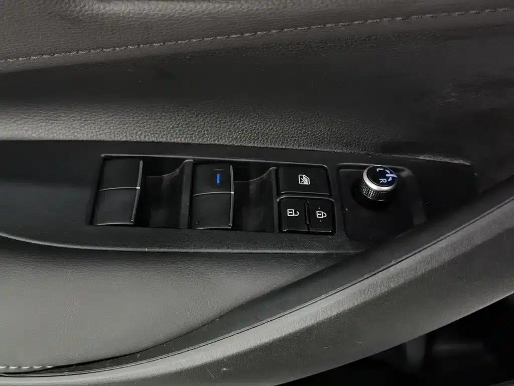 2021 Toyota Corolla 1.2T S-CVT Luxury Edition — миниатюра 9
