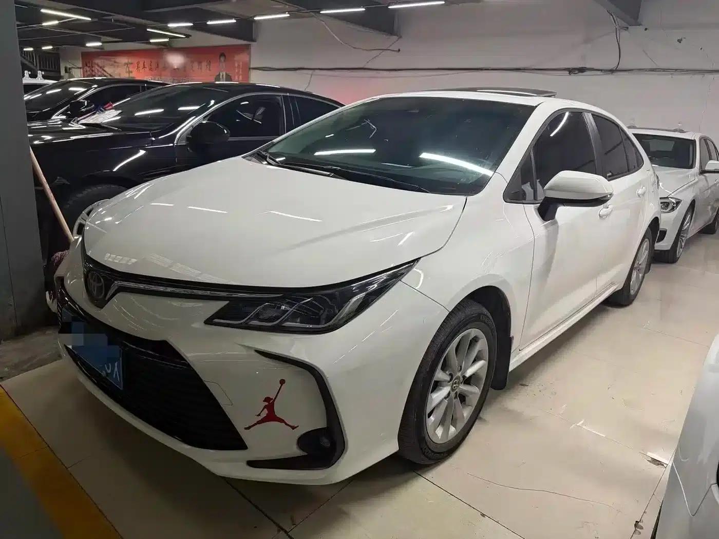 2021 Toyota Corolla 1.2T S-CVT Luxury Edition — миниатюра 1