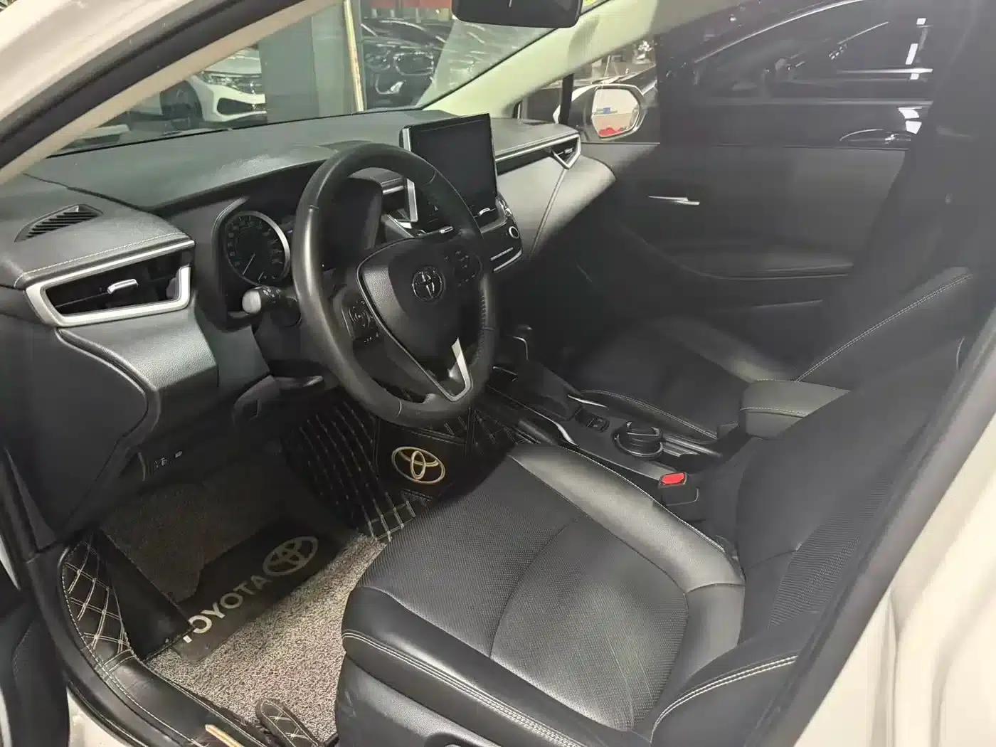 2021 Toyota Corolla 1.2T S-CVT Luxury Edition — миниатюра 3