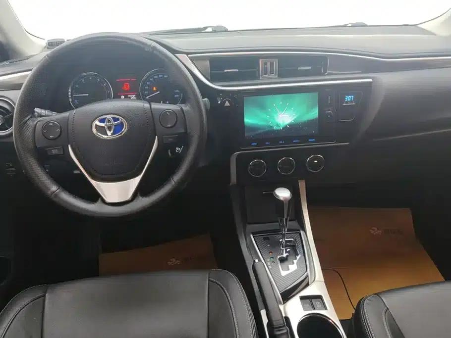 2017 Corolla Facelift 1.2T S-CVT GL-i Leather Edition — миниатюра 12