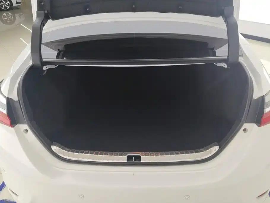 2017 Corolla Facelift 1.2T S-CVT GL-i Leather Edition — миниатюра 4
