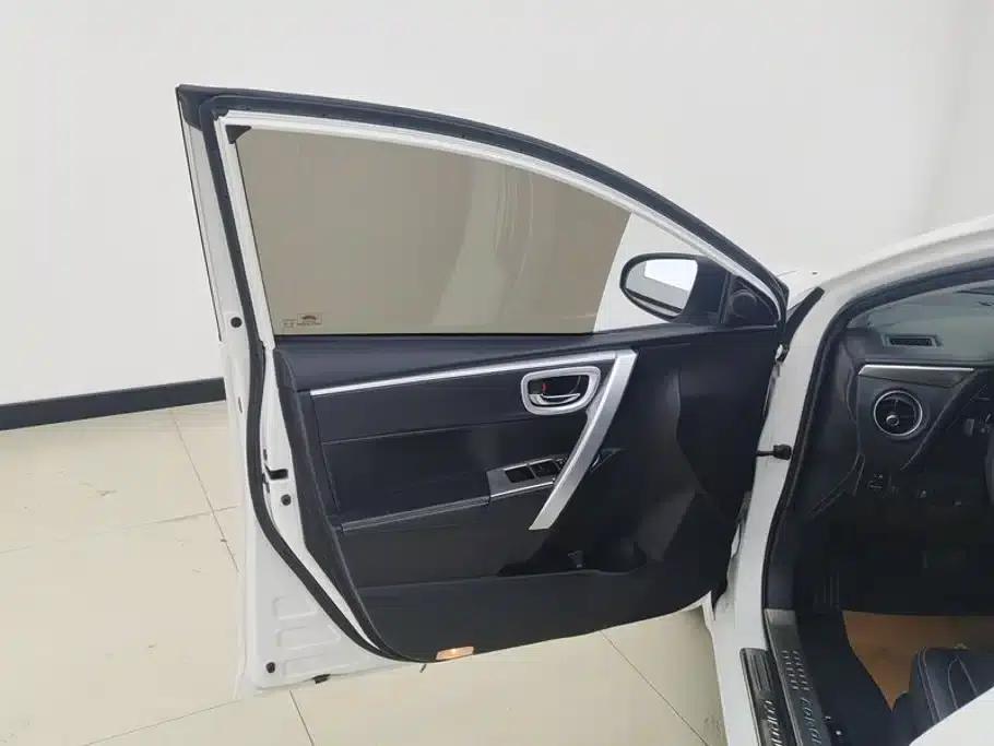 2017 Corolla Facelift 1.2T S-CVT GL-i Leather Edition — миниатюра 7