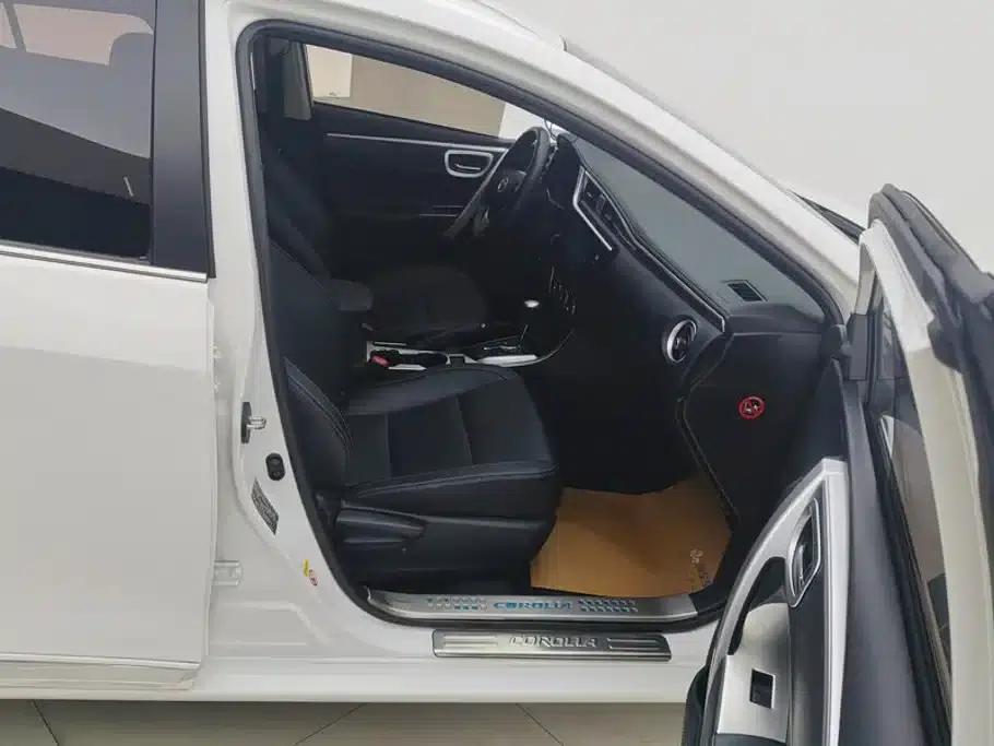 2017 Corolla Facelift 1.2T S-CVT GL-i Leather Edition — миниатюра 8