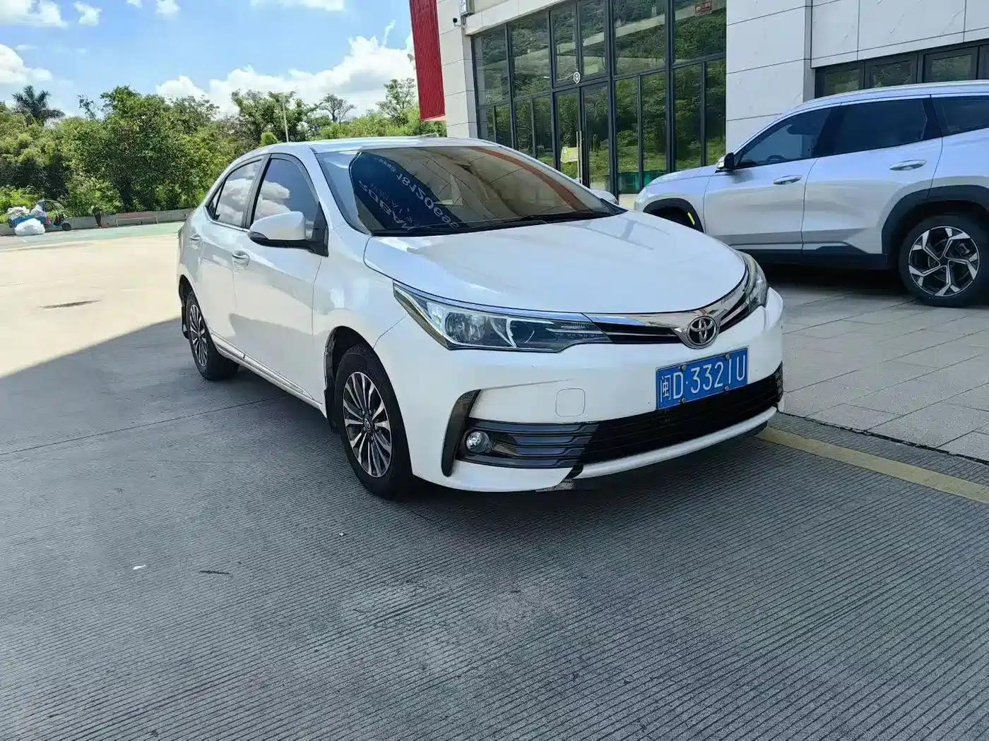 2017 Corolla Facelift 1.2T S-CVT GL-i — миниатюра 2