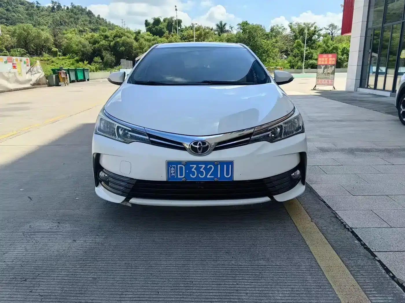 2017 Corolla Facelift 1.2T S-CVT GL-i — миниатюра 3